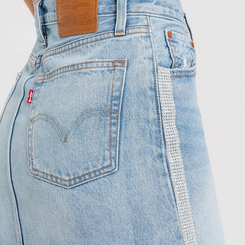 Levi’s deconstructed diamond denim skirt 💎